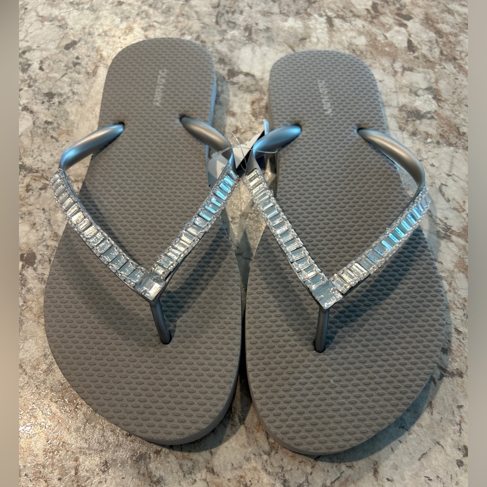 Women Old Navy Gray Flip Flops Jewel Like Accents Size 8